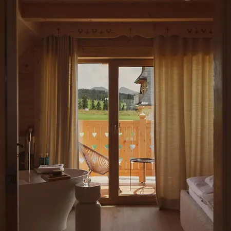 Lovelia Luxury & Jacuzzi