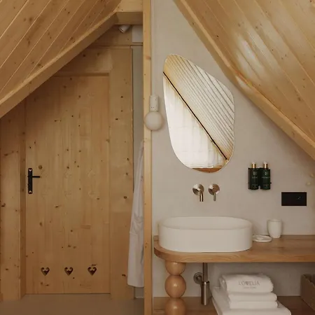 Lovelia Luxury & Jacuzzi Vila