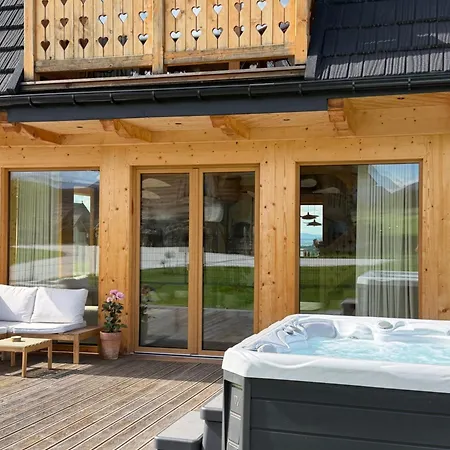 Lovelia Luxury & Jacuzzi Vila *