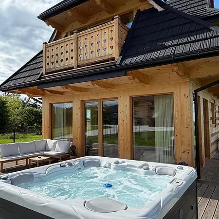 Lovelia Luxury & Jacuzzi *
