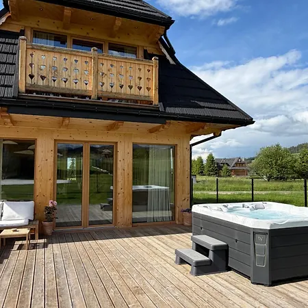 Lovelia Luxury & Jacuzzi Vila